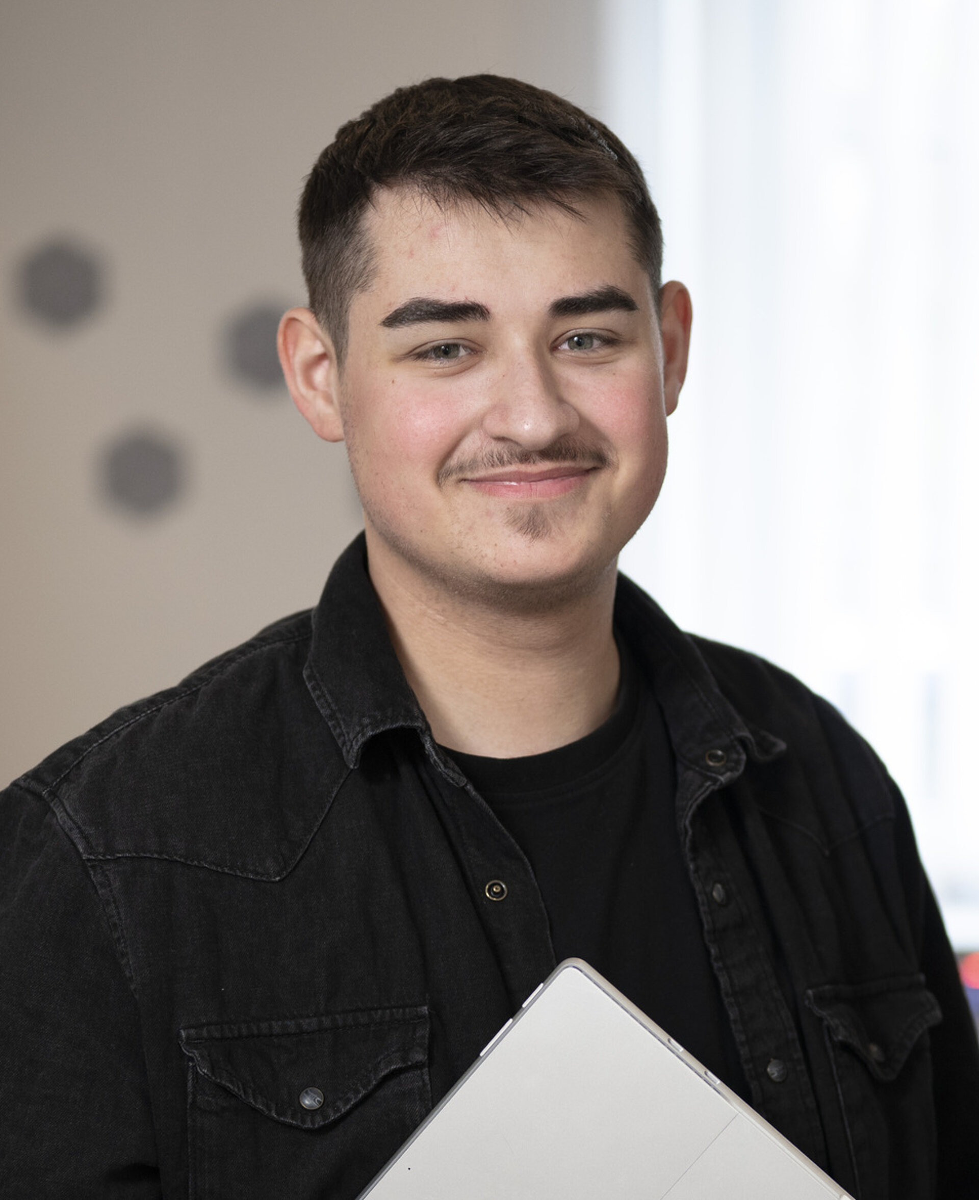 Portraitfoto Dennis Geibel