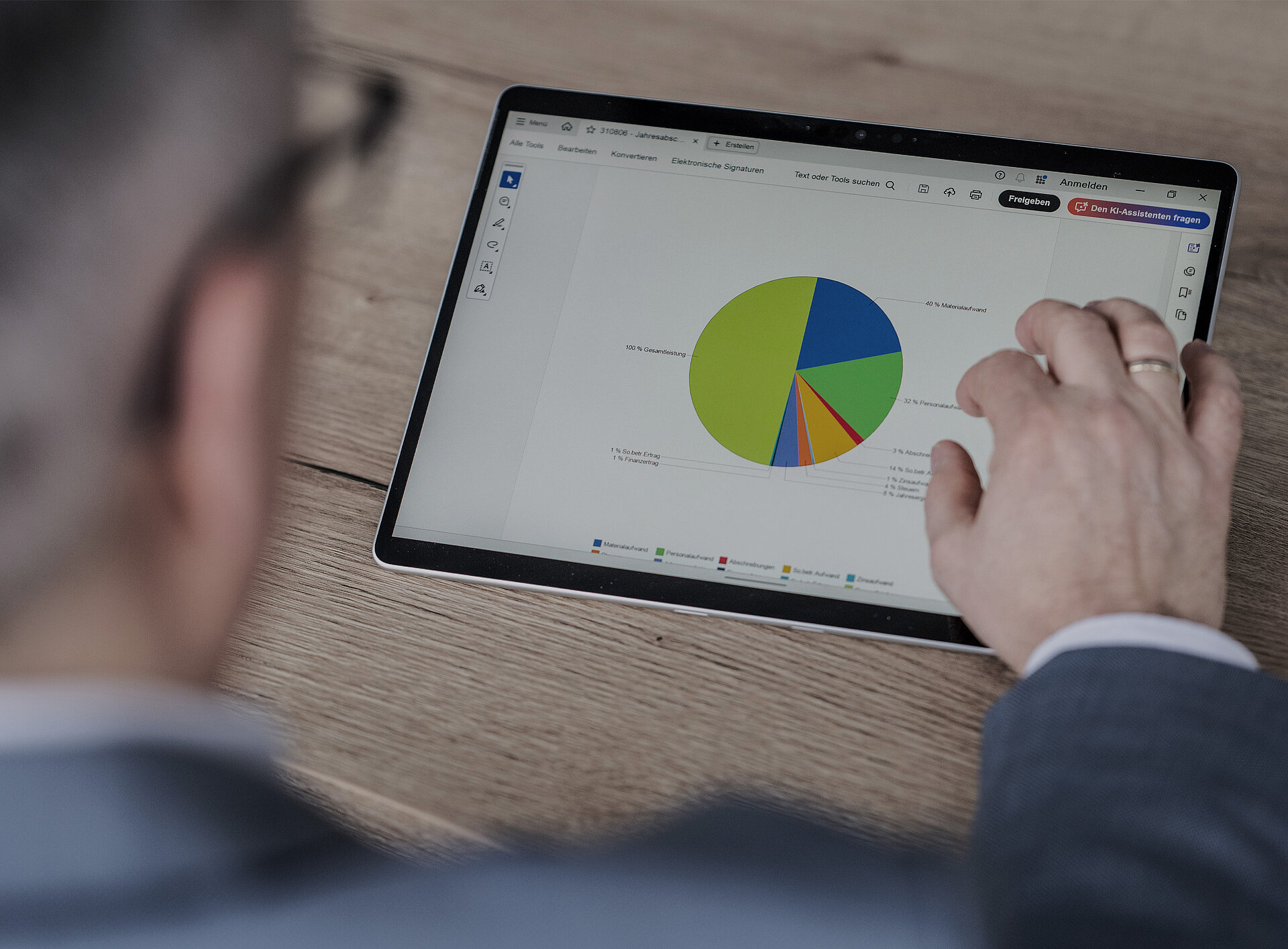 Nahaufnahme einer Statistik auf einem Tablet